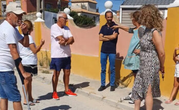 EL PSOE ATIENDE LAS DEMANDAS DE LOS VECINOS DE LA CALLE DESCUBIERTA EL PSOE ATIENDE LAS DEMANDAS DE LOS VECINOS DE LA CALLE DESCUBIERTA