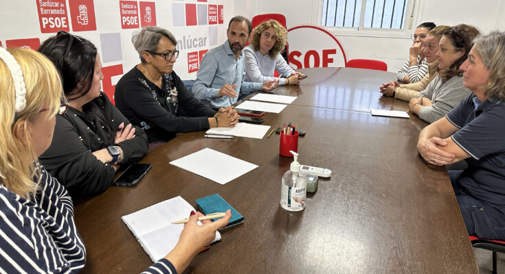 EL PSOE MANTIENE UNA REUNIÓN CON EL COMITÉ DE EMPRESA DE ELICODESA, EMPRESA MUNICIPAL RESPONSABLE DE LA LIMPIEZA Y MANTENIMIENTO DE LOS COLEGIOS Y EDIFICIOS PÚBLICOS.