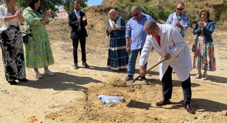 Primera piedra de las obras de ampliación del Centro de Atención Temprana